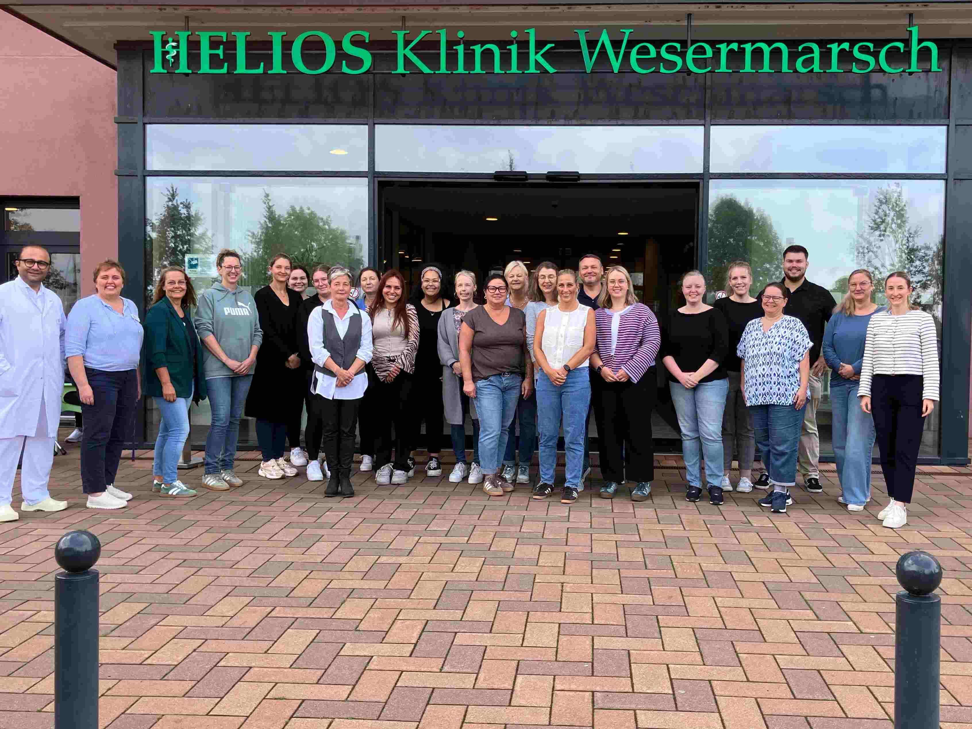 Neue Mitarbeitende der Helios Klinik Wesermarsch bei der Einführungsveranstaltung in Nordenham
